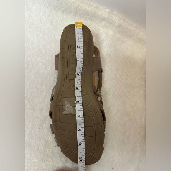 Earth Brown Tan Sandals with Classic Woven Design 🤎🤎 - Picture 7 of 8